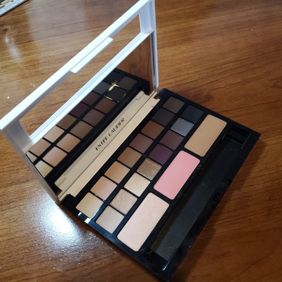 New Estee Lauder envy eyeshadow & sculpting blush - Picture 1 of 4